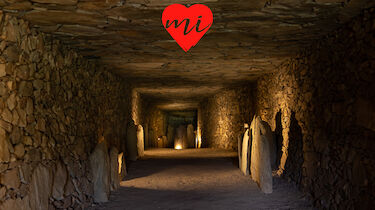 Entramos en el Dolmen del Toriuelo