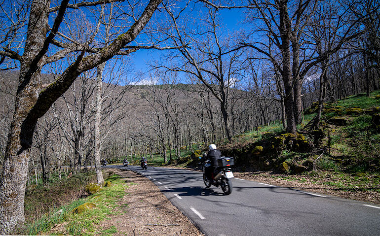 De ruta por Extremadura en coche o moto descubre sus carreteras paisajsticas