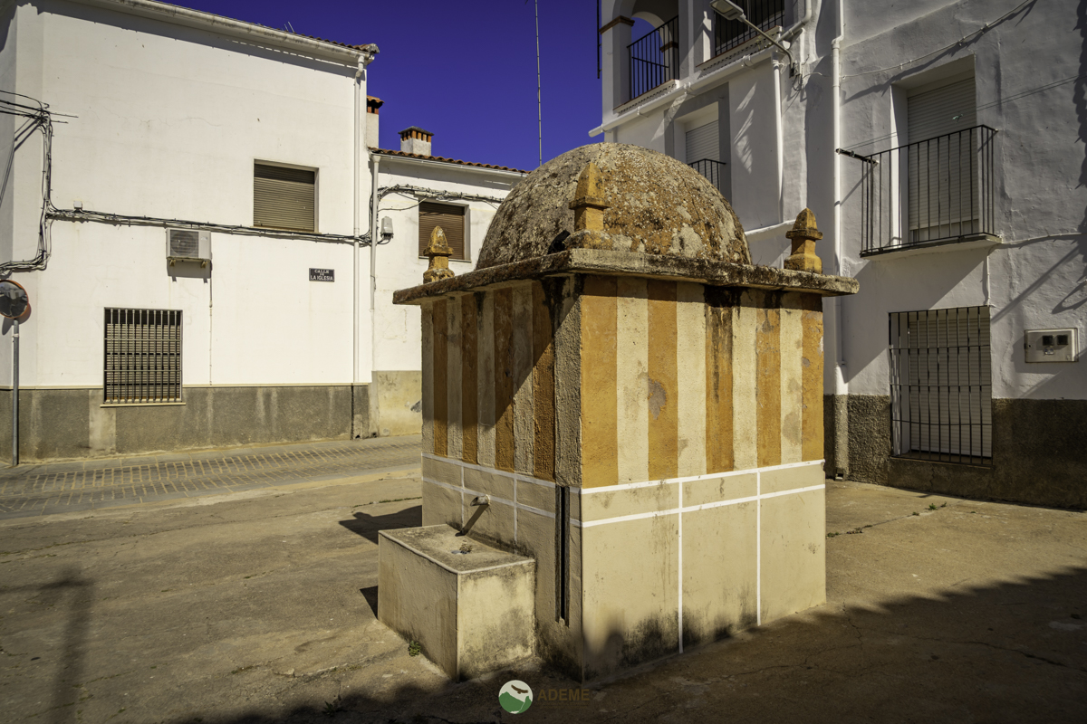 cuatro fuentes y una cascada