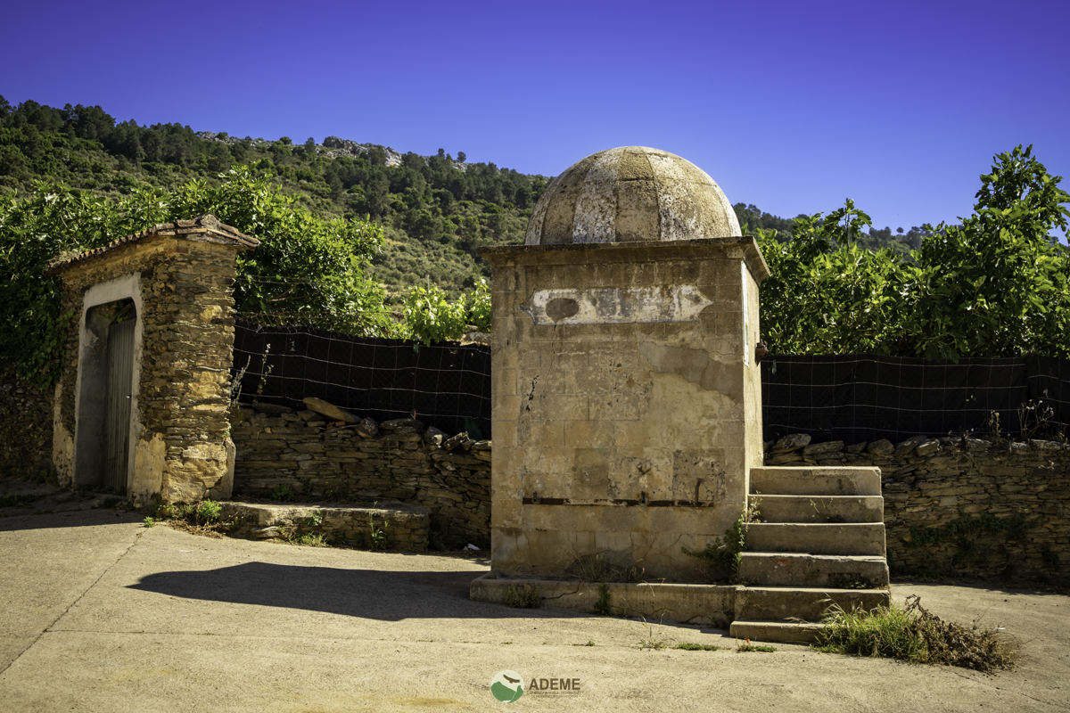 cuatro fuentes y una cascada