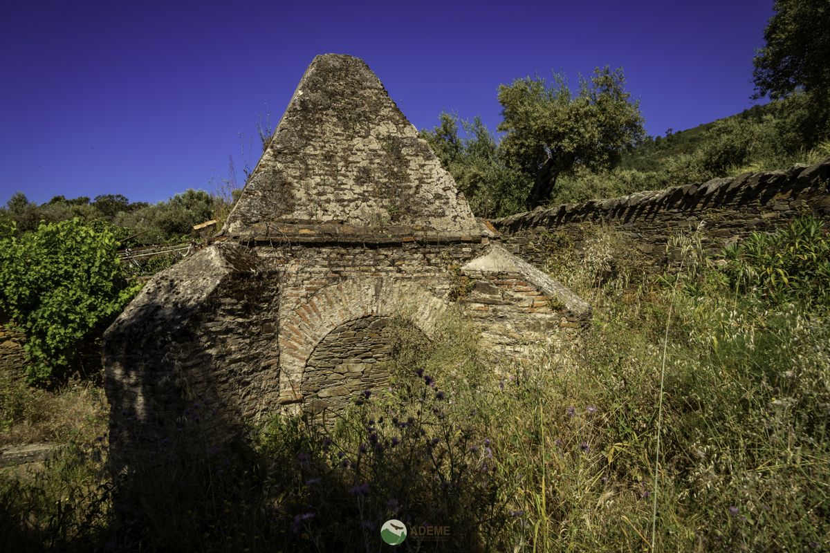 cuatro fuentes y una cascada