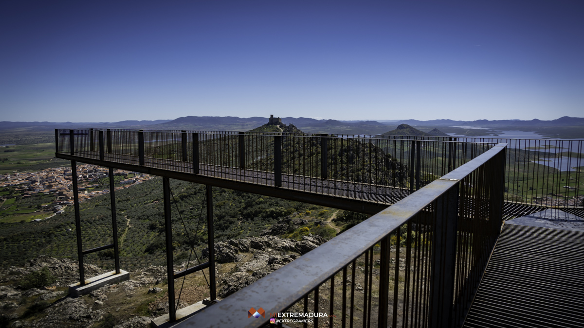 tan alto como la luna