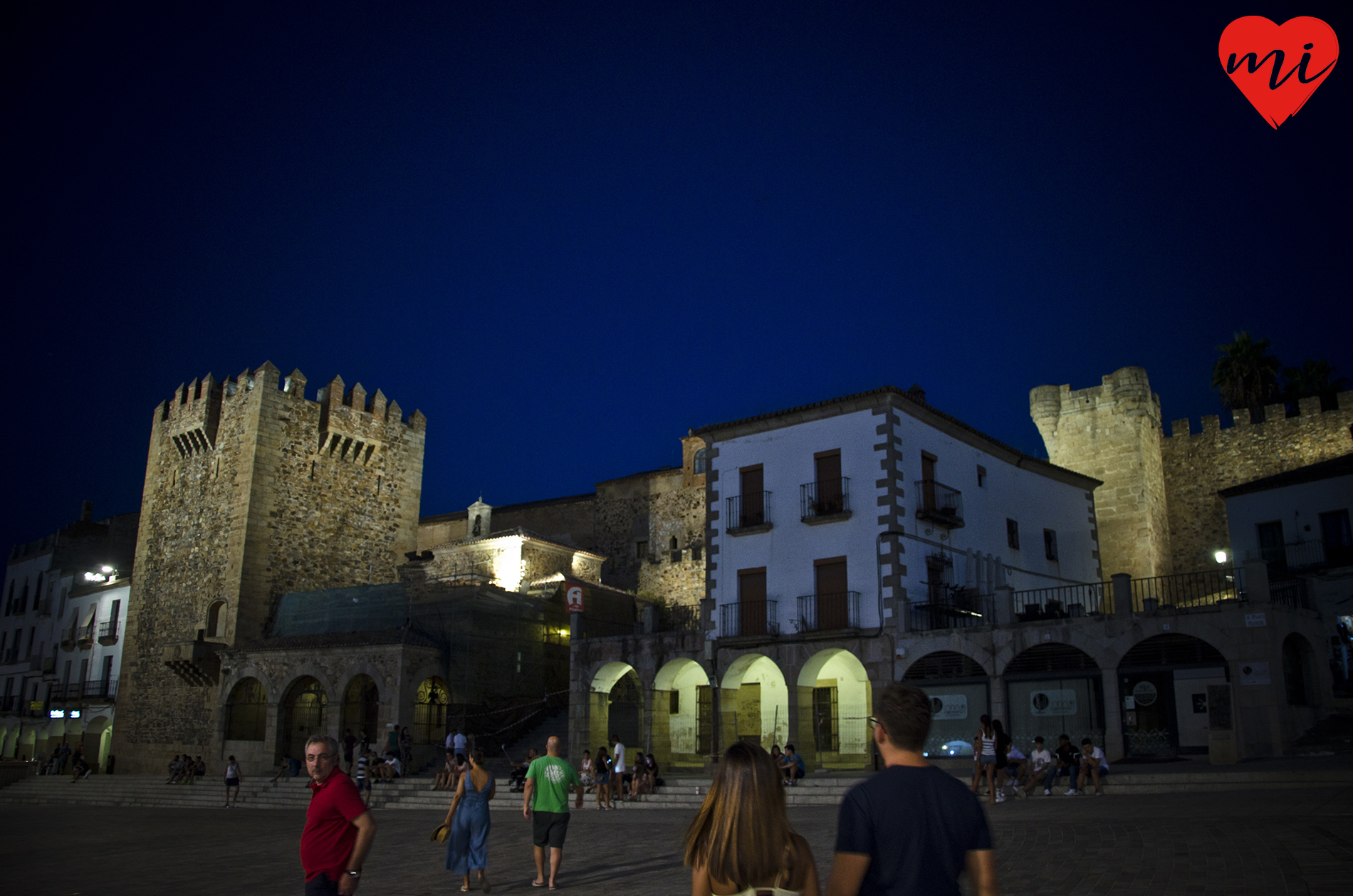 Arco de la Estrella, Ermita de la Paz y Torre de Bujaco