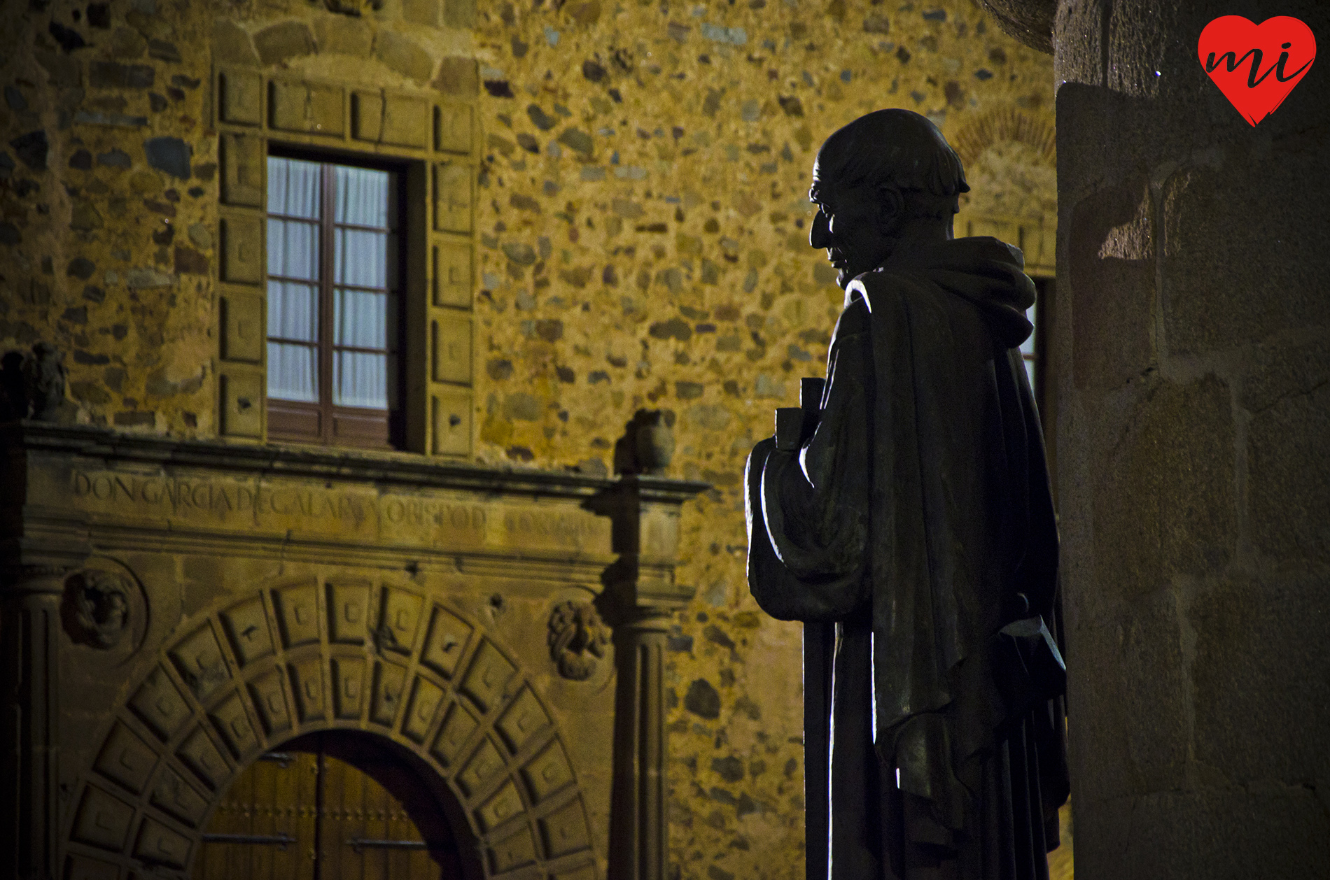 Estatua de San Pedro de Alcántara en la Plaza de Santa María