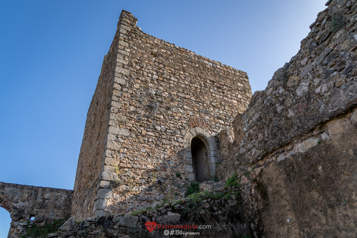 castillo de Burguillos del Cerro