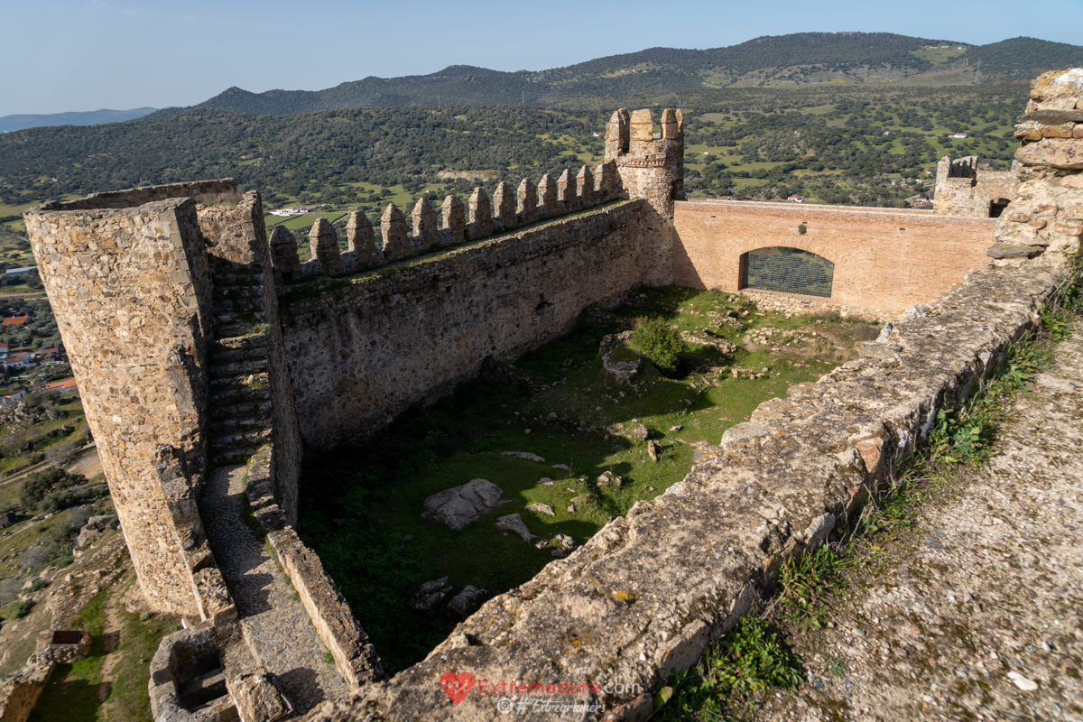 castillo de Burguillos del Cerro